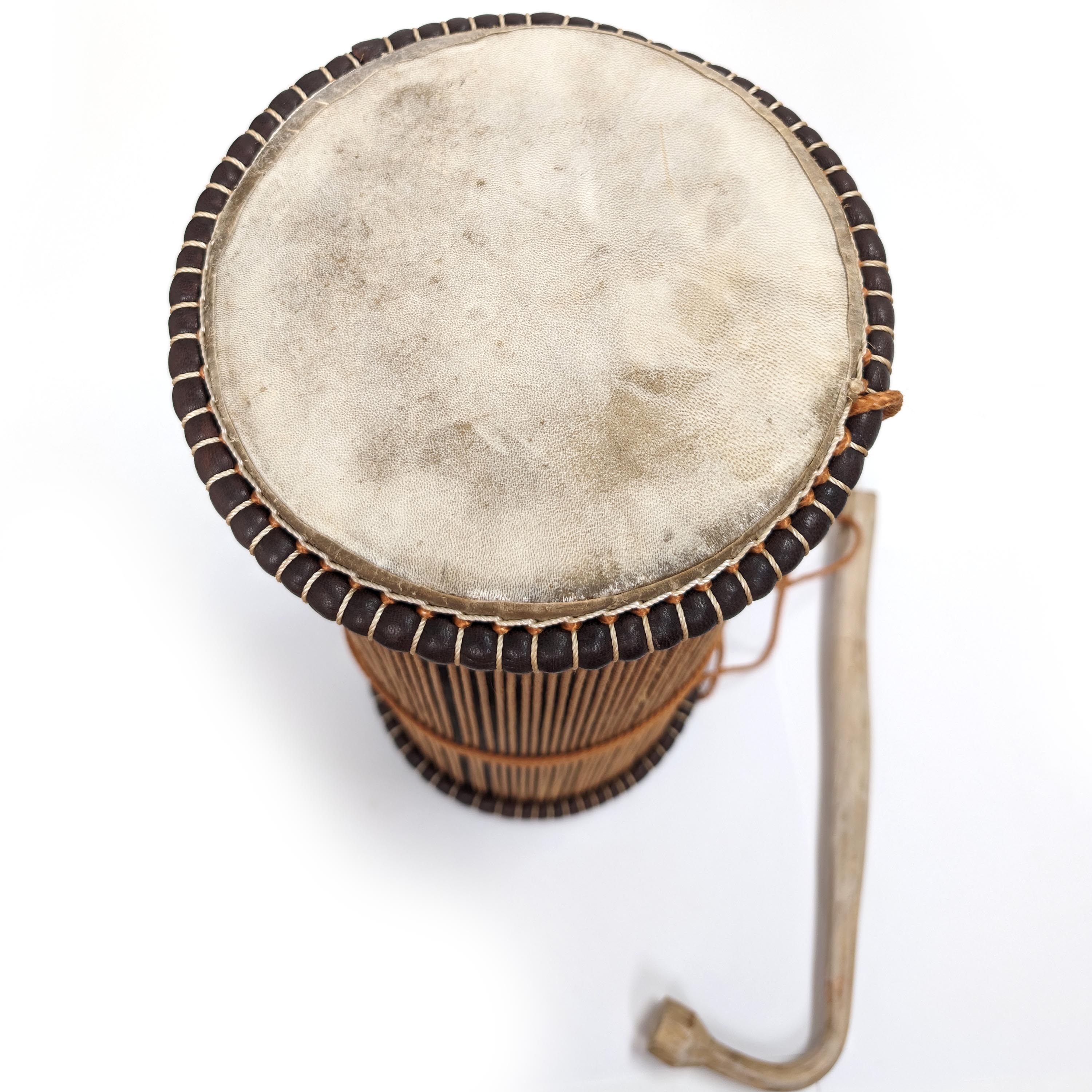 新型 トーキングドラム タマン タムタム アフリカ民族楽器 （p675-27 